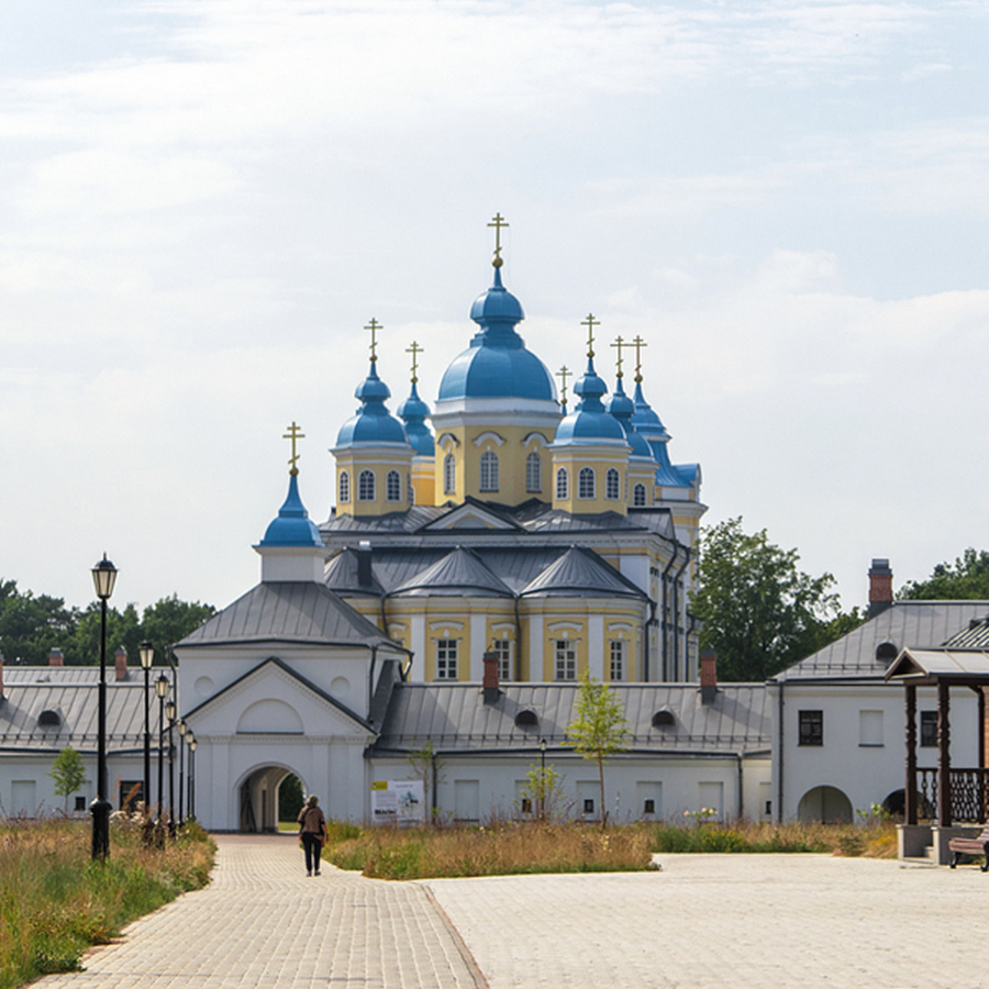 Монастыри и храмы